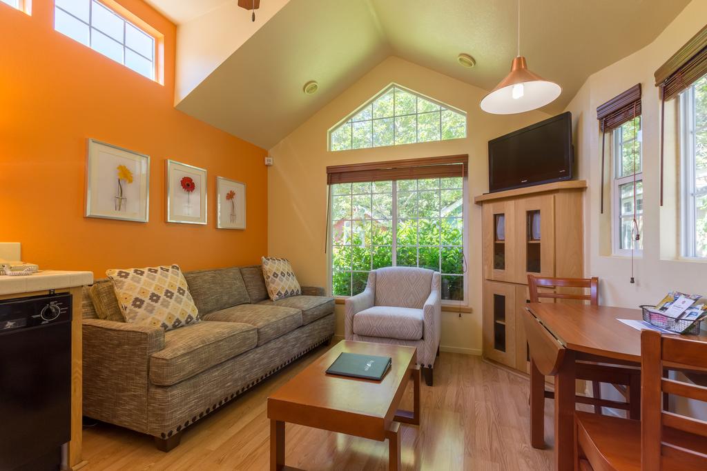 1331 Latta Road Catch This Charming 2 Story Tudor Style Estate Home Nestled Amongst Cherry And Apple Orchards On 1 Acre I Sale House Bc Home Luxury Real Estate